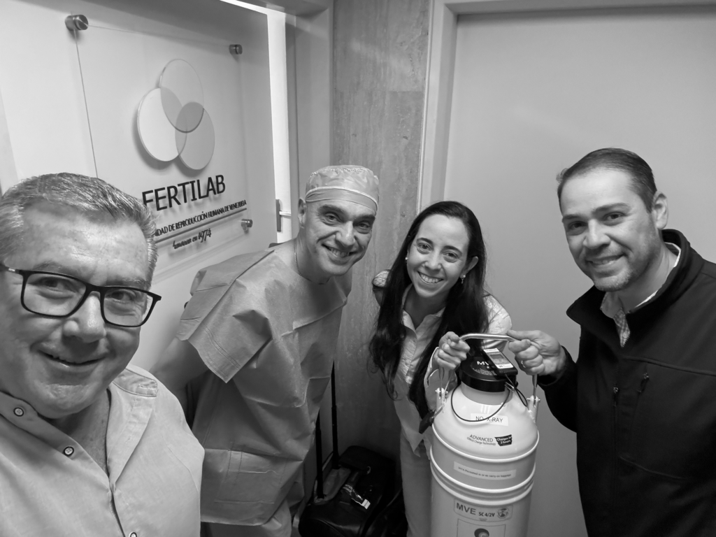 CryoLogistics courier with embryologist and intended parents, demonstrating collaboration between cryo transportation companies and fertility clinics
