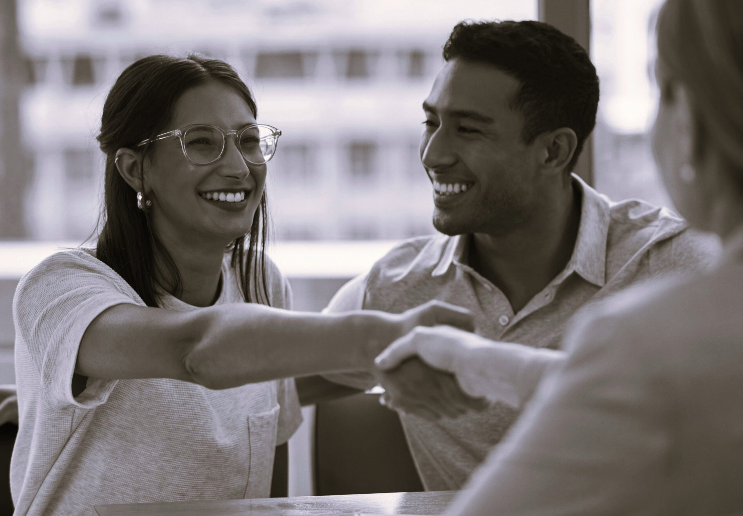 An intended parent or couple meeting with a fertility/surrogacy professional to speak about Transporting embryos for surrogacy